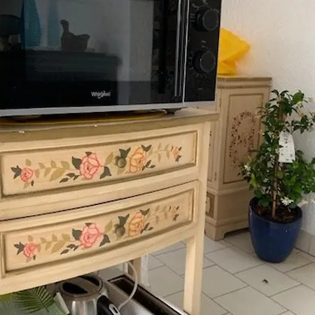 T3 Mitoyenne Climatisee Avec Piscine Et Parking, Cap D'agde - Fr-1-607-217 Agde