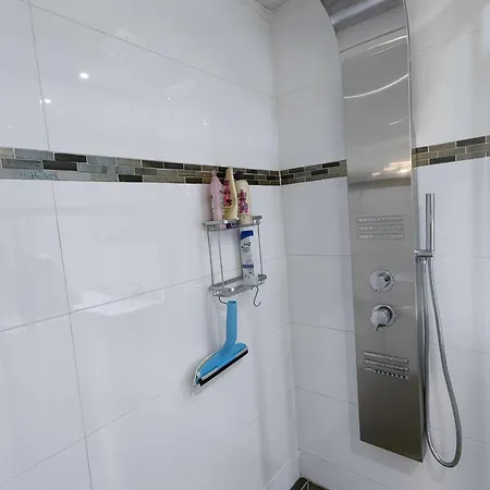 T3 Mitoyenne Climatisee Avec Piscine Et Parking, Cap D'agde - Fr-1-607-217