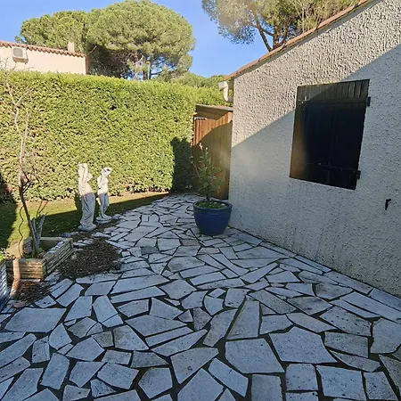 T3 Mitoyenne Climatisee Avec Piscine Et Parking, Cap D'agde - Fr-1-607-217 Holiday home *