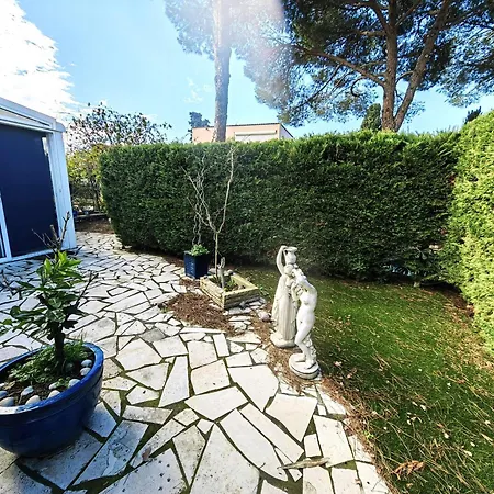 T3 Mitoyenne Climatisee Avec Piscine Et Parking, Cap D'agde - Fr-1-607-217 *