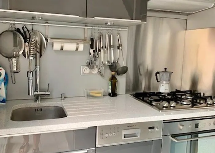 T3 Mitoyenne Climatisée Avec Piscine Et Parking, Cap D'agde - Fr-1-607-217 * Agde