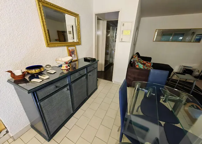 T3 Mitoyenne Climatisée Avec Piscine Et Parking, Cap D'agde - Fr-1-607-217 *